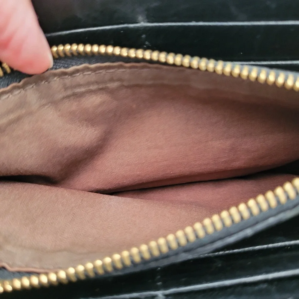 Chloe Black Leather Zip Around Long Wallet Gold Hardware Logo Plaque Large Quali